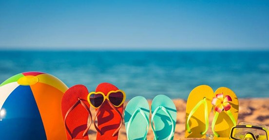 Sunscreen and glasses, essential tools to tan safely and prevent melanoma
